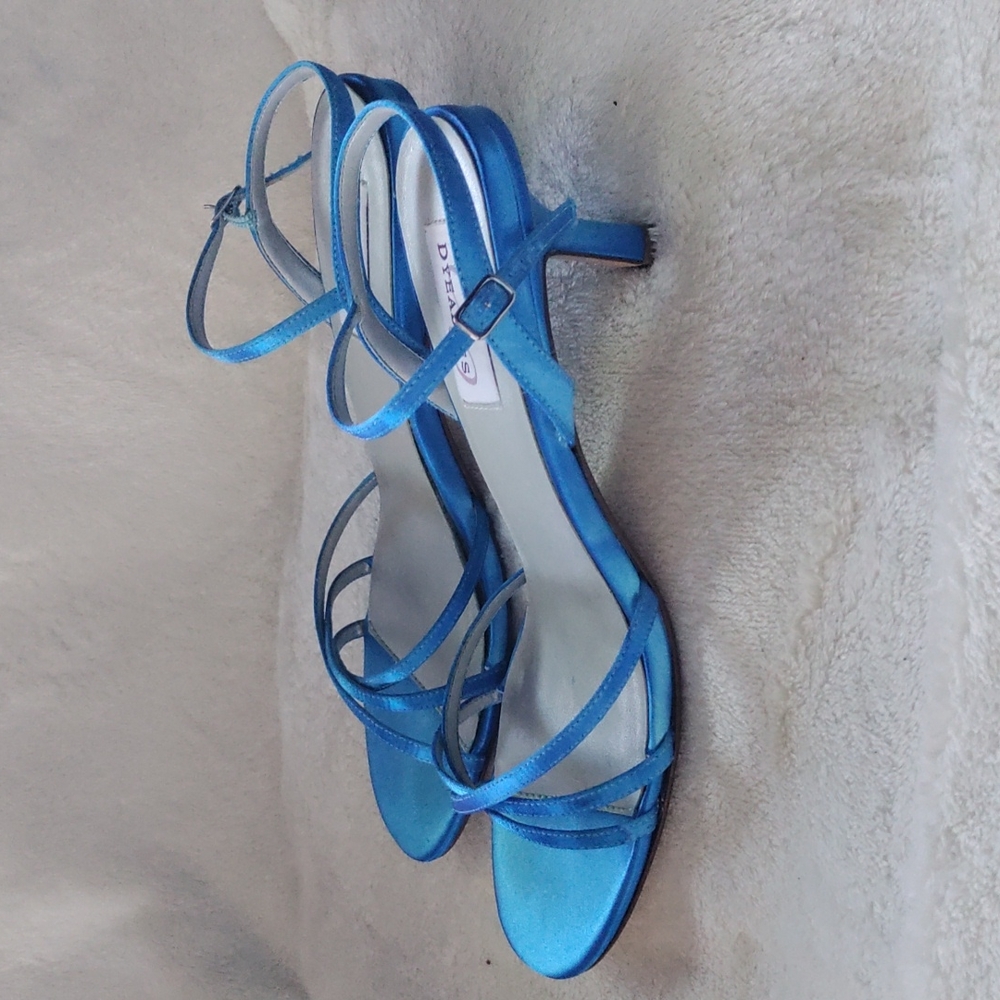 🆕 Dyeables women's size 9  1/2D marine blue sandals